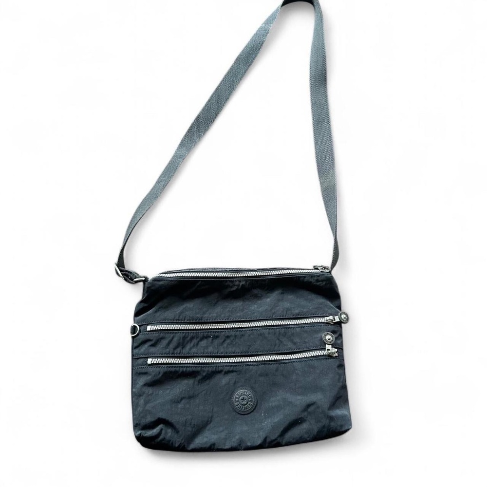 Black Kipling Alvar nylon crossbody bag with silver hardware #crossbodybag